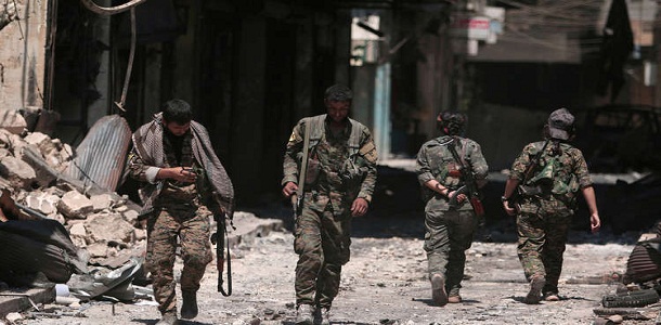 سوريا تعلن انسحاب نحو 400 مقاتل كردي من منبج إلى شاطئ شرق الفرات