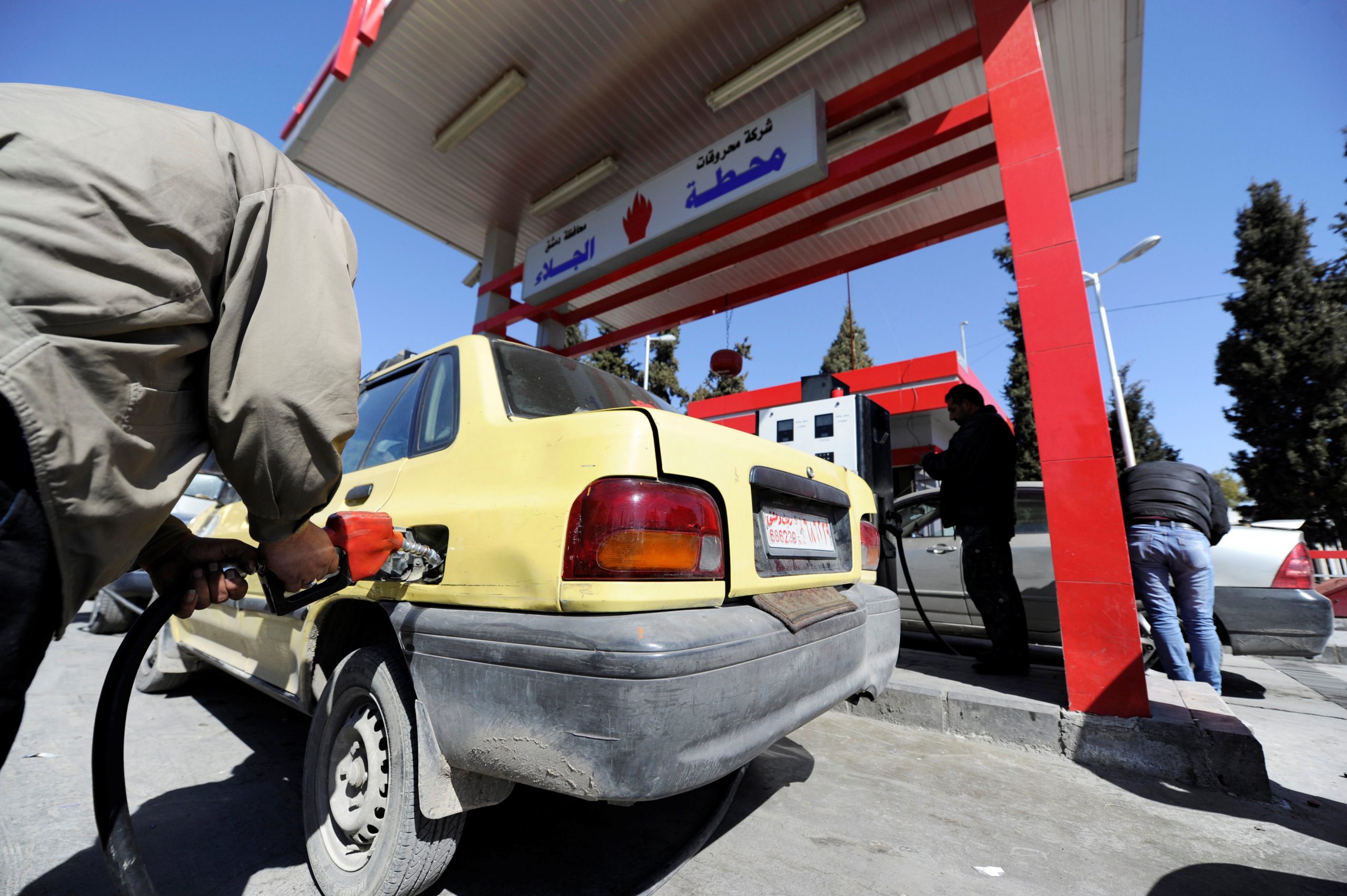 ارتفاع أسعار البنزين في حلب وتخفيض للمخصصات في دمشق