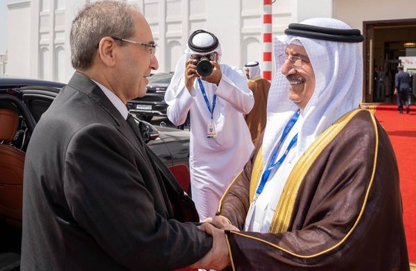 المقداد يصل البحرين للمشاركة في التحضيرات لعقد اجتماع القمة العربية