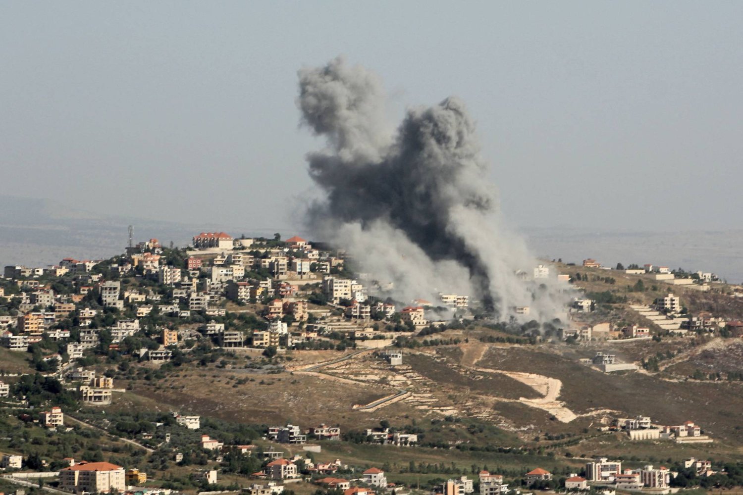 ثلاثة قتلى سوريين بقصف اسرائيلي على منطقة الهرمل بلبنان
