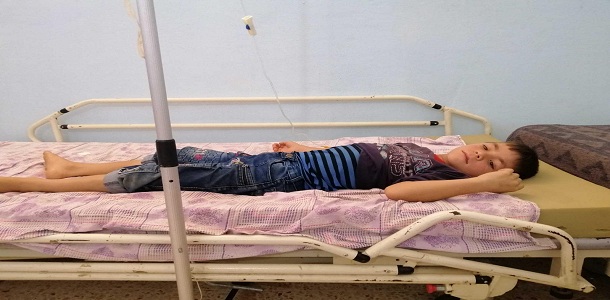  إصابة عدة أشخاص بتسمم غذائي في مخيم بريف ادلب