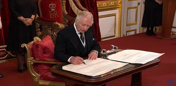 الإعلان رسميا عن تنصيب تشارلز الثالث ملكا لبريطانيا

