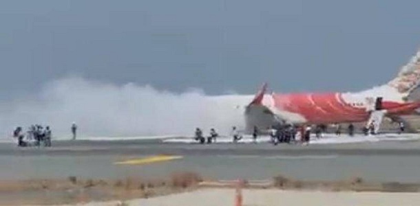  اندلاع حريق في طائرة هندية في مطار مسقط وإجلاء ركابها    