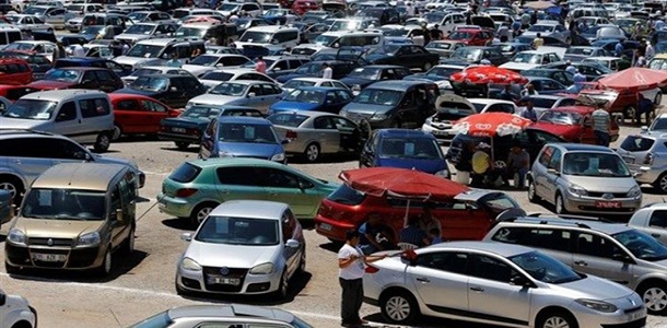  التجارة الخارجية تعدل موعد انتهاء أعمال المزاد العلني لبيع السيارات بدمشق 