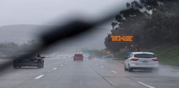وفاة عدة اشخاص جراء أمطار وعواصف اجتاحت كاليفورنيا 