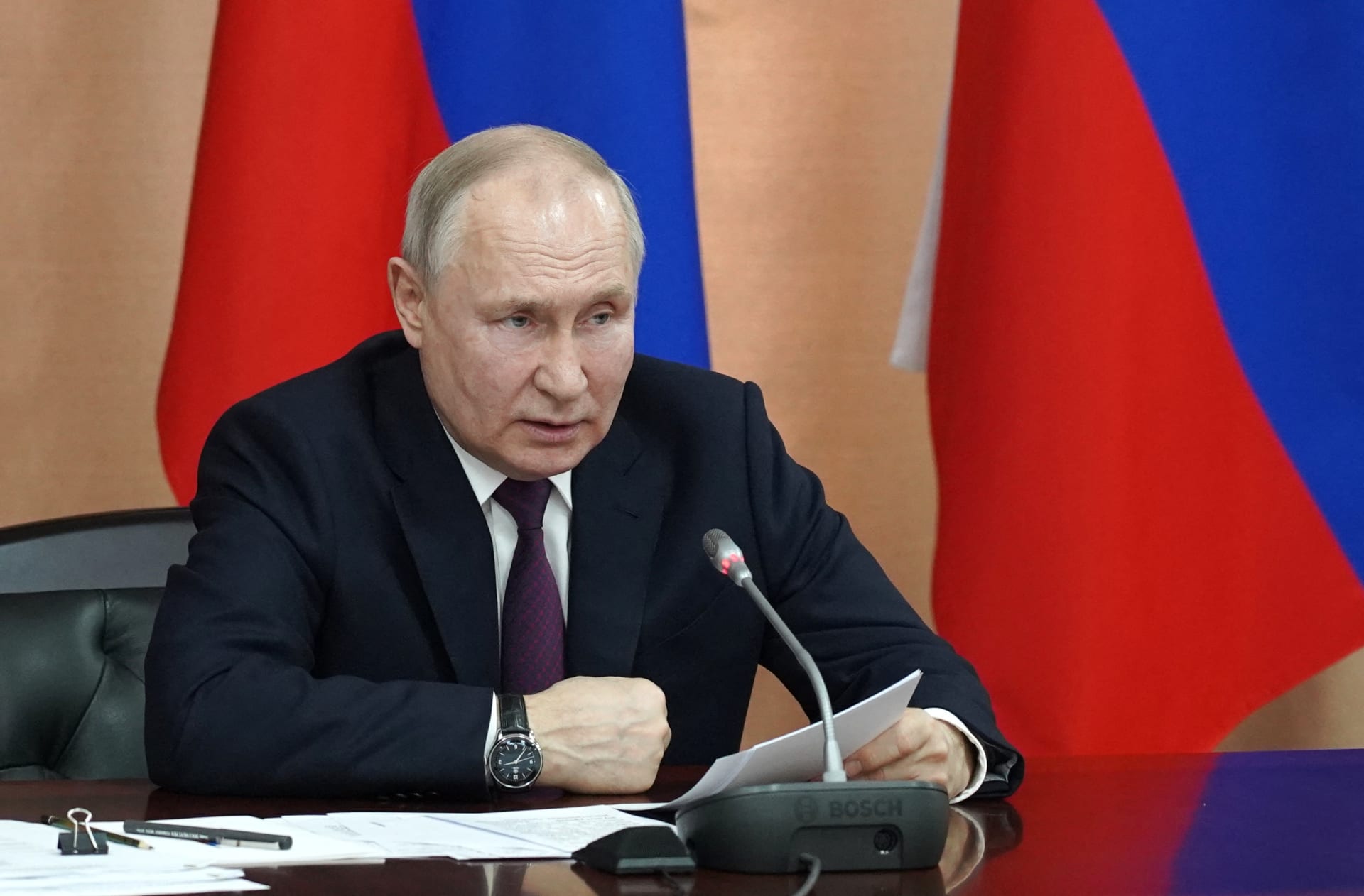 بوتين يوقع وثيقة انسحاب روسيا من معاهدة القوات المسلحة التقليدية في أوروبا

