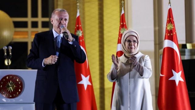 خلال "خطاب النصر"... أردوغان يؤكد إعادة مليون لاجئ سوري إلى بلادهم
