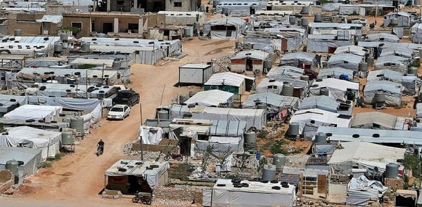 الجيش اللبناني يداهم مخيماَ للنازحين السوريين ويقبض على 7 اشخاص 