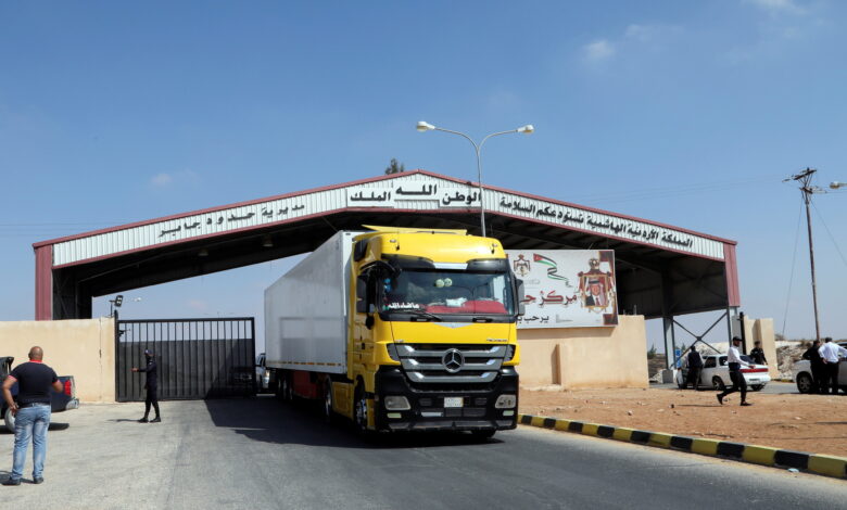 وزير الداخلية الأردني: نتعامل مع كل شاحنة تدخل من سوريا على أنها محملة بالمخدرات
