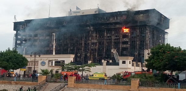 إصابة 38 شخصا بحريق شب في مديرية امن الإسماعيلية في مصر

