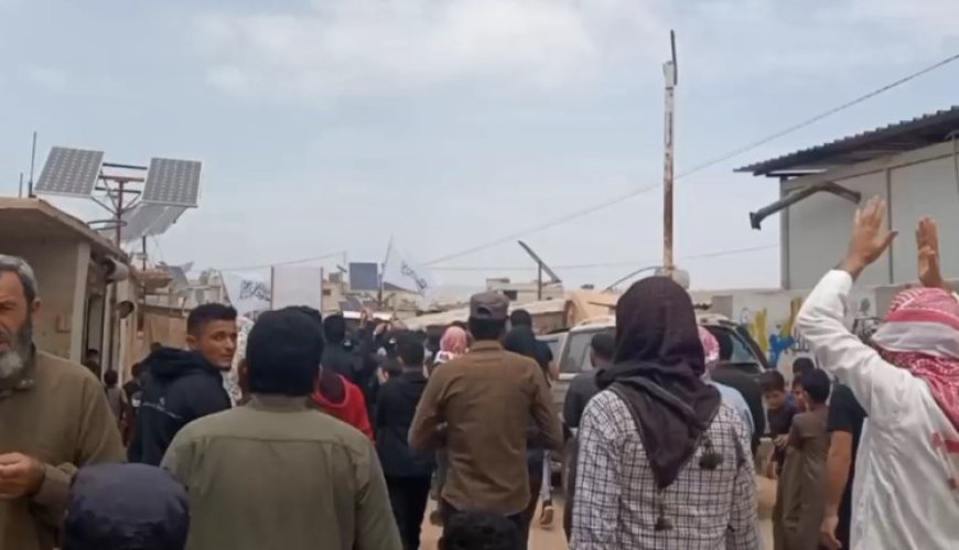 مظاهرة في إدلب تطالب قيادة "تحرير الشام" بالرحيل