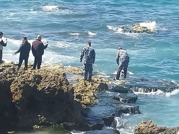 انتشال جثة رجل من البحر بالقرب من ميناء جبلة