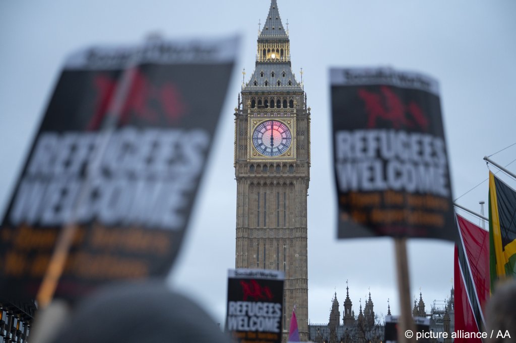 بريطانيا تقر خطة ترحيل المهاجرين غير الشرعيين إلى رواندا