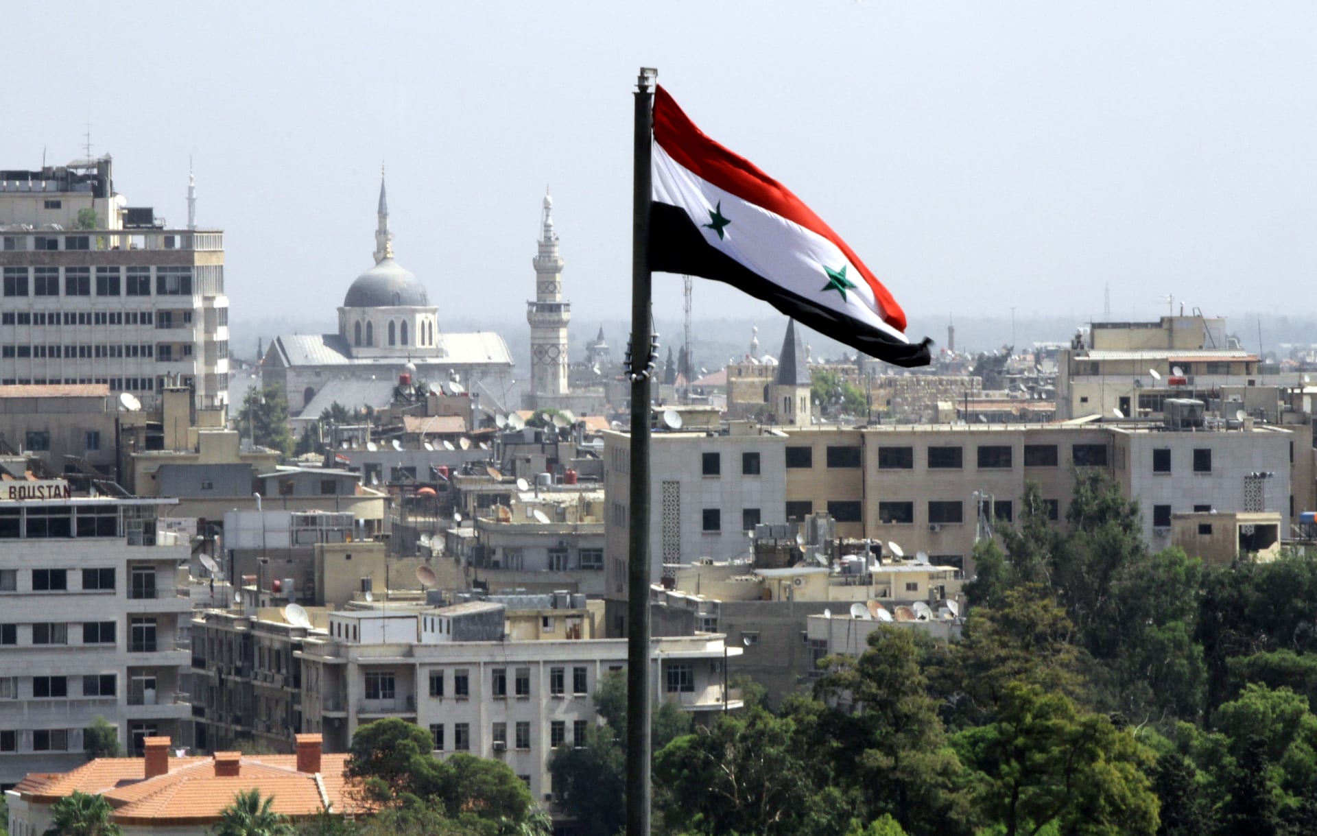 صحيفة: التغييرات الأمنية والحزبية التي تجريها دمشق، ستبقى "شكلية"
