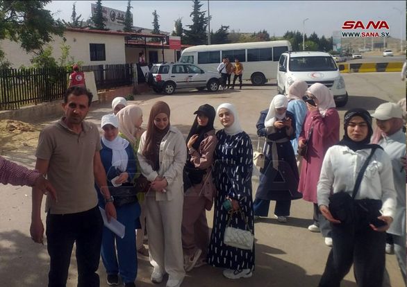 وصول دفعة من الطلاب السوريين القادمين من لبنان لتقديم امتحانات الشهادات العامة 