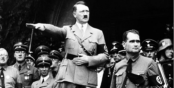 ظهور ألمان يغنون شعارات نازية ويقلدون هتلر