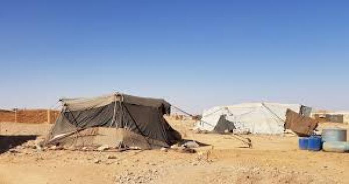 مركز حميميم: مغادرة 5 نازحين سوريين مخيم الركبان بسبب تردي الوضع المعيشي