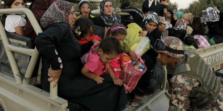 الاغذية العالمي يعلق المساعدات لـ 100 الف لاجئ سوري بالاردن 