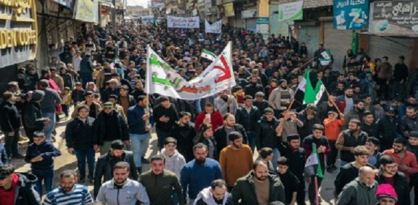 مظاهرات تطالب بإسقاط الجولاني وإطلاق سراح المعتقلين لدى تحرير الشام
