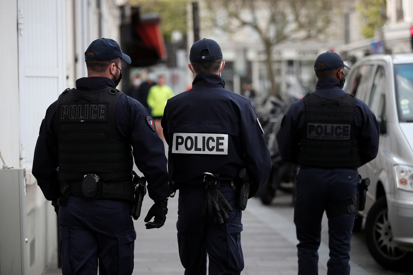 باريس: شرطي فرنسي يخضع للتحقيق بتهمة تعنيف مصور سوري 