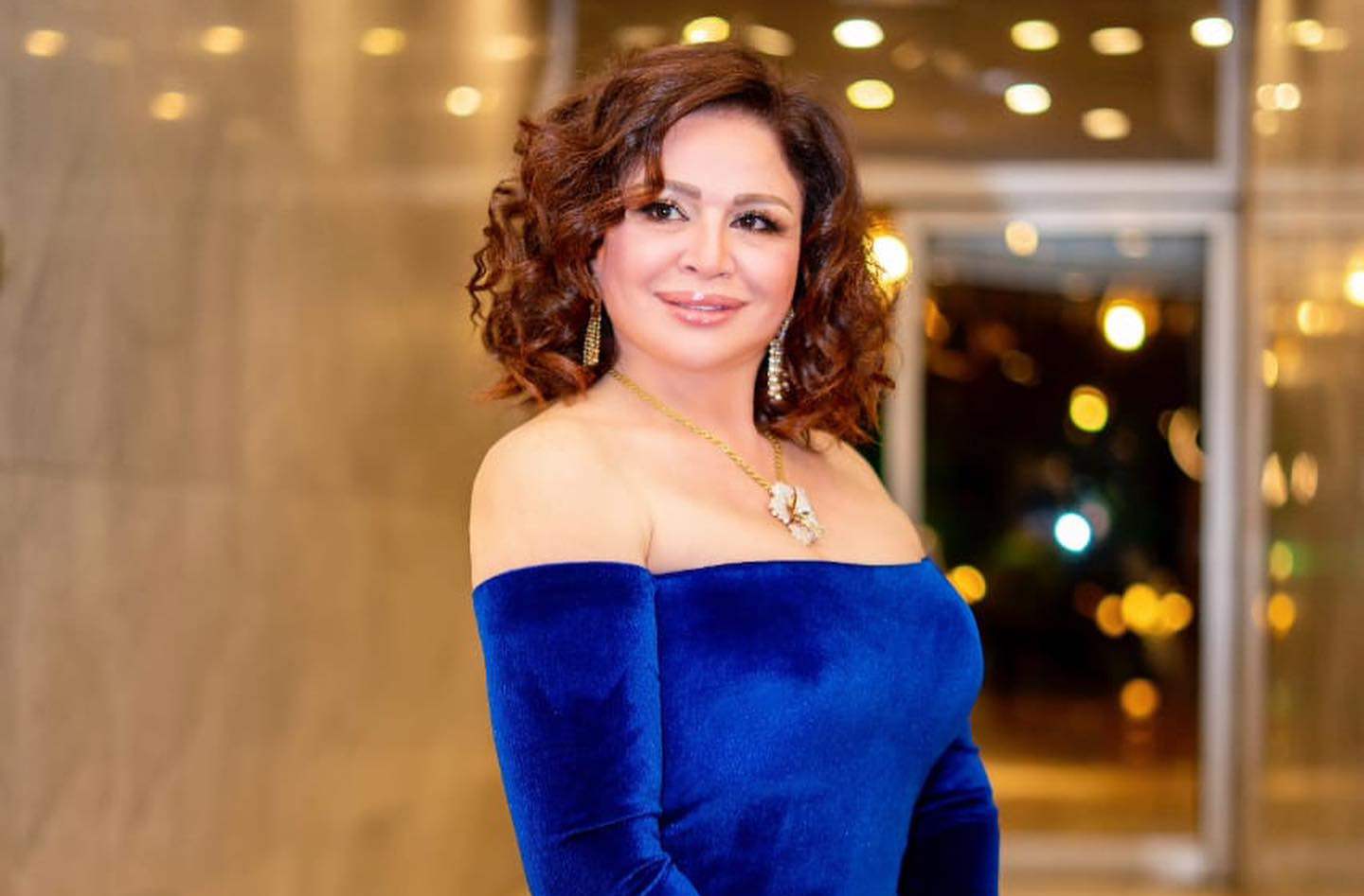 طار فستانها امام الحضور... موقف محرج لـ الهام شاهين في مهرجان الجونة السينمائي