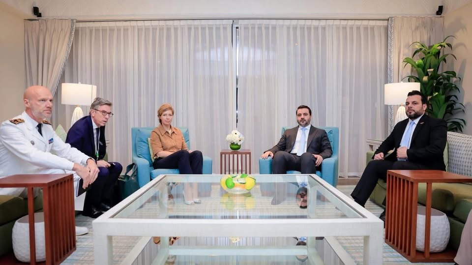 مؤكداَ دعم عملها في محاسبة المسؤولين... الشيباني يلتقي اللجنة الوطنية الخاصة بأحداث السويداء