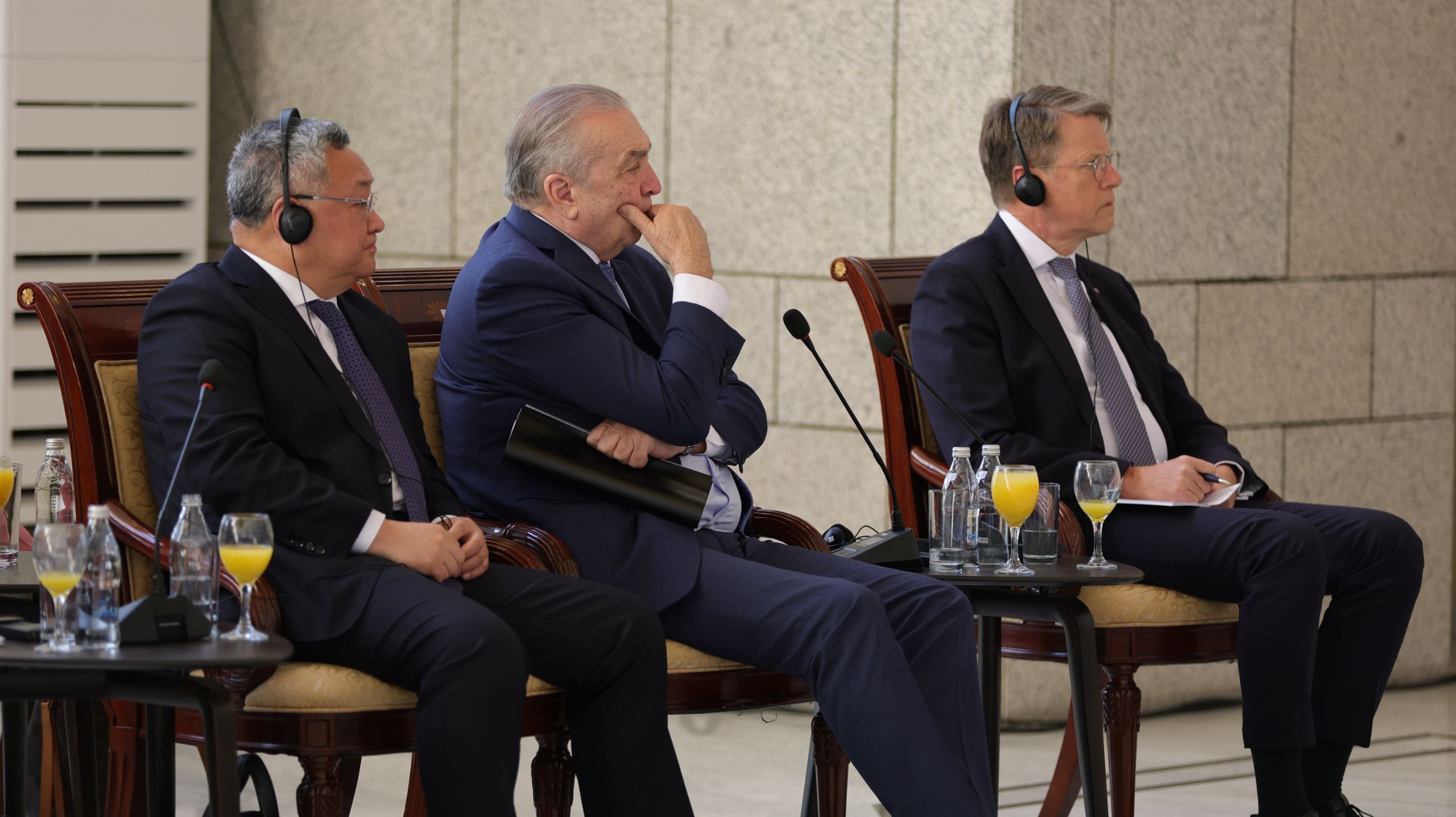 رئيس الوفد الأممي: نؤكد على استقلال سوريا وسلامة أراضيها  
 
