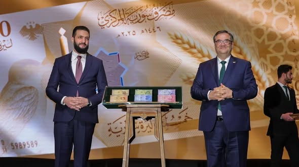 اطلاق العملة السورية الجديدة... والشرع: استبدال العملة لمنع حدوث تضخم وتسهيل التداول