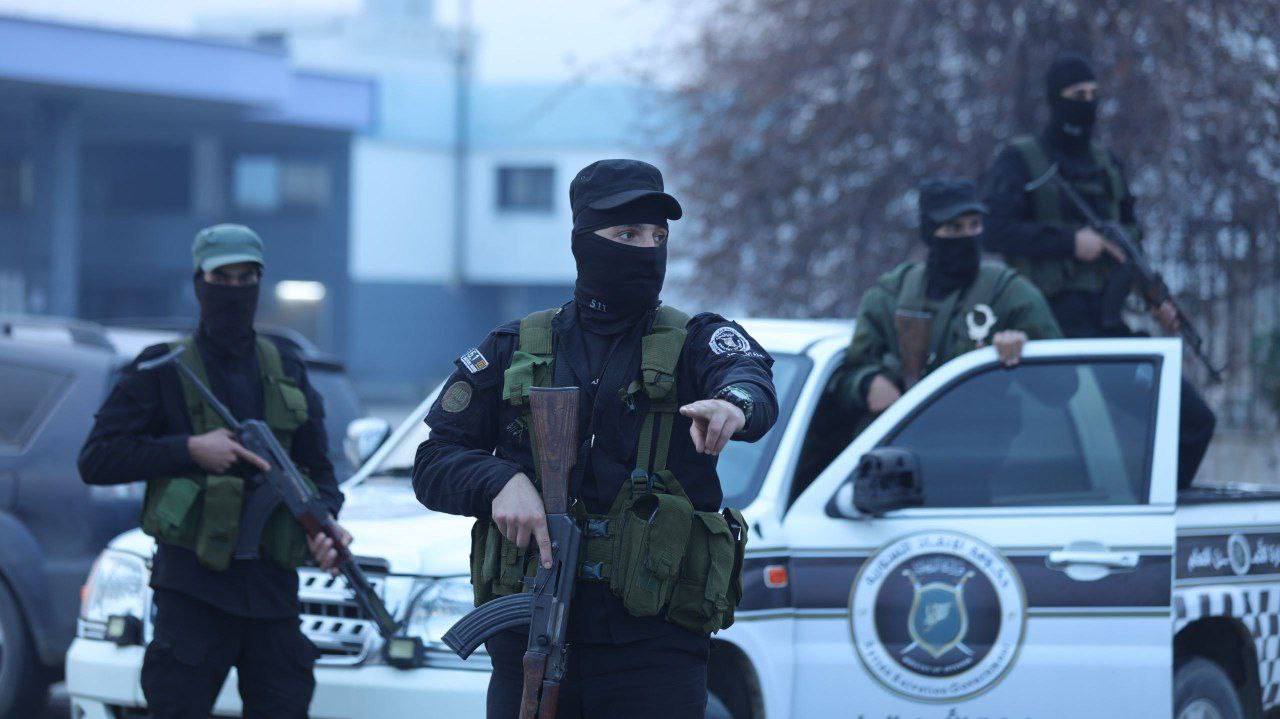 القبض على 8 عناصر مرتبطين بالنظام السابق بحلب أثناء محاولتهم العبور لمناطق "قسد"