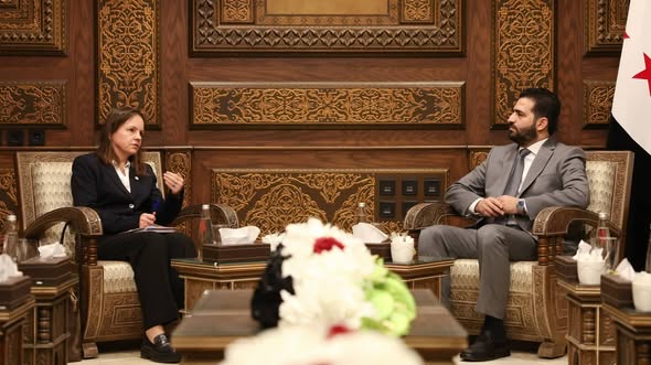 وزير الداخلية يبحث مع وفد "الصليب الاحمر" أوضاع مخيم الهول وسجون الرقة والحسكة 