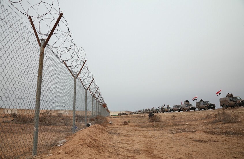 العراق ينفي فتح الحدود لاستقبال 350 ألف لاجئ سوري