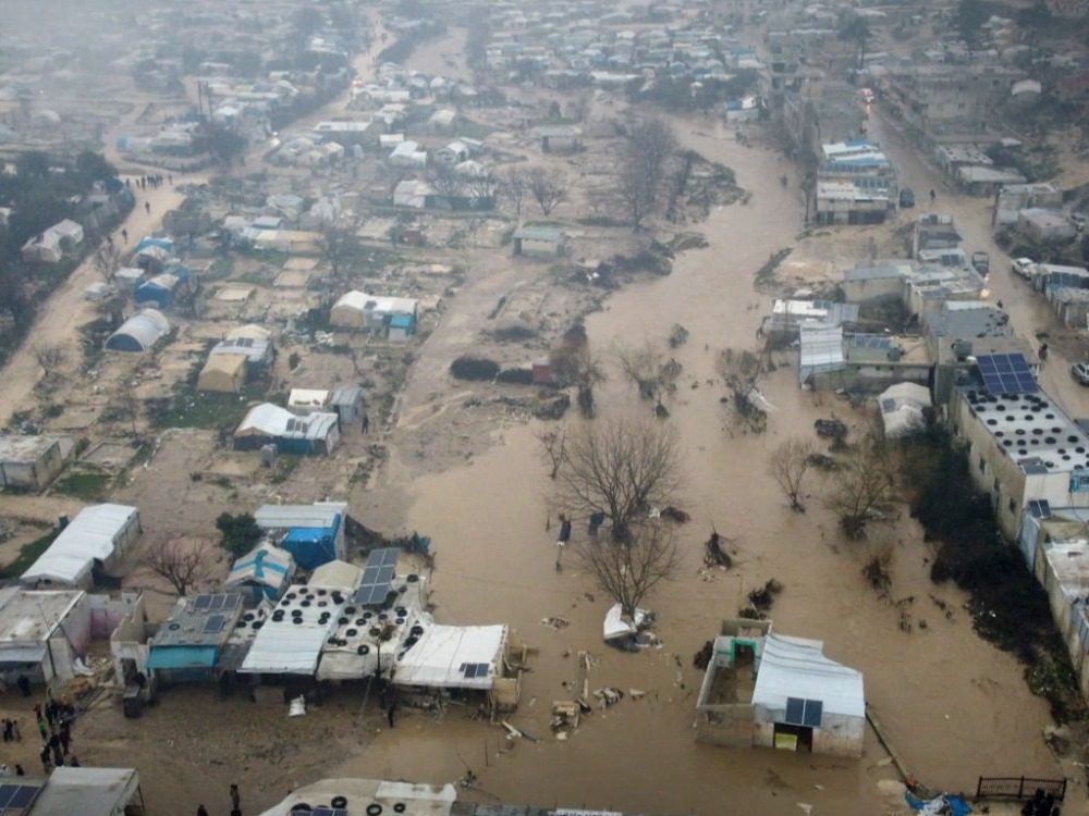 اضرار كبيرة بسبب فيضانات اجتاحت  مخيمات خربة الجوز بادلب