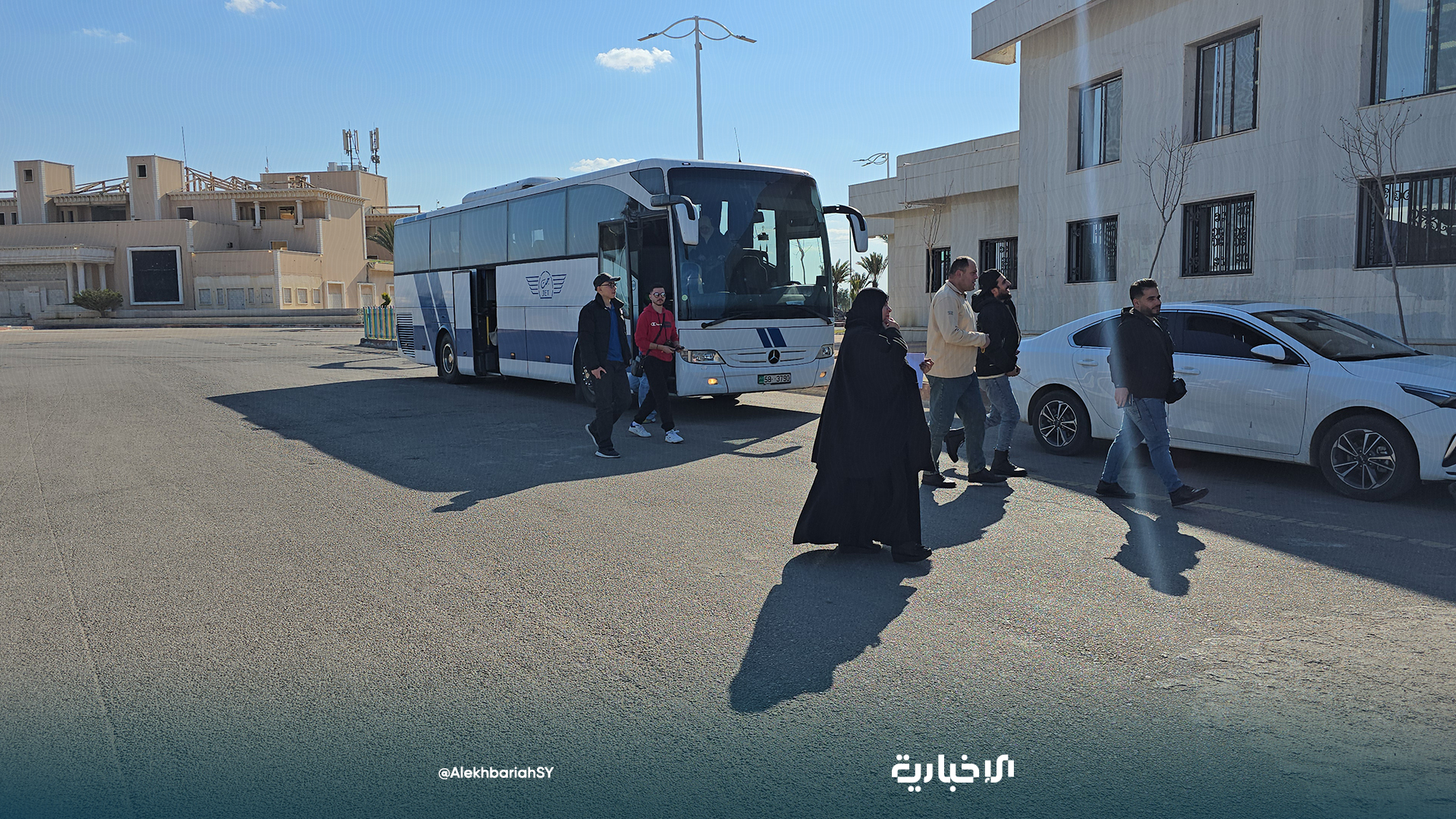 وصول السوريين العالقين في مطار الملكة علياء بالاردن الى دمشق