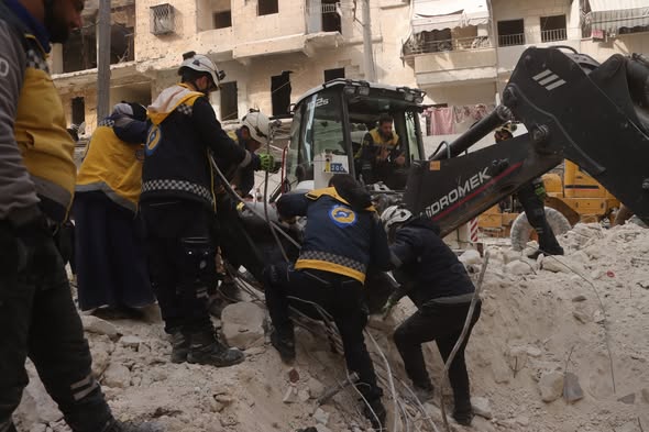 ارتفاع حصيلة وفيات انهيار المبنى السكني بالاشرفية الى 12 شخصاَ