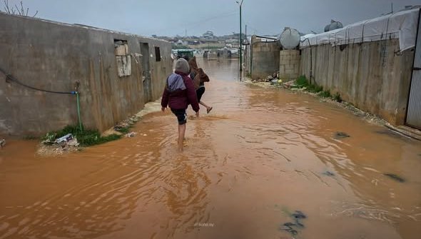 تضرر عدد من المخيمات نتيجة عاصفة مطرية اجتاحت مناطق الشمال 