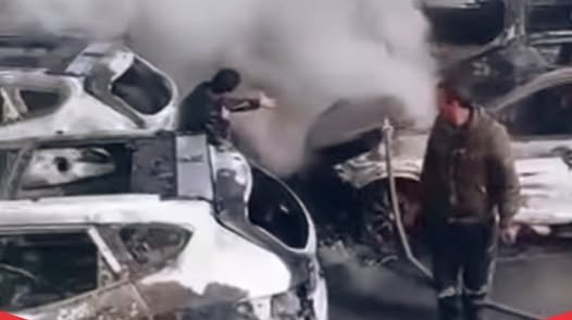 حريق بالمنطقة الحرة في معبر نصيب بشظايا صاروخ ايراني 