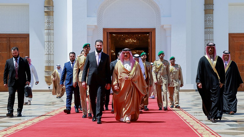 الشرع وملك البحرين يبحثان المستجدات في المنطقة
