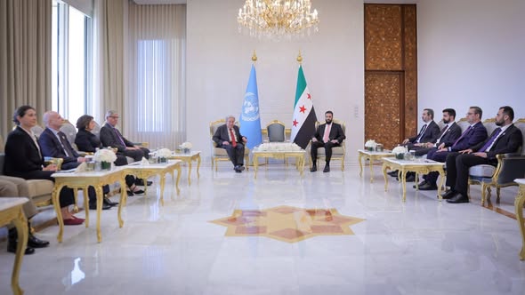 بعد وصوله دمشق...غوتيريش يبحث مع الشرع والشيباني دعم جهود التعافي المبكر وإعادة الإعمار