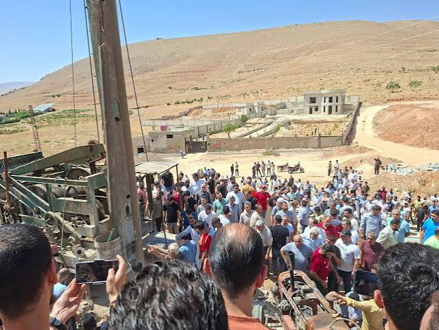 استقالة جماعية لمجلس بلدة عين منين وإضراب للتجار في دمشق احتجاجاً على احتجاز عدد من أبناء البلدة