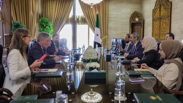 الشيباني يبحث مع وفد أوروبي توسيع التعاون الاقتصادي والتجاري والاستثماري