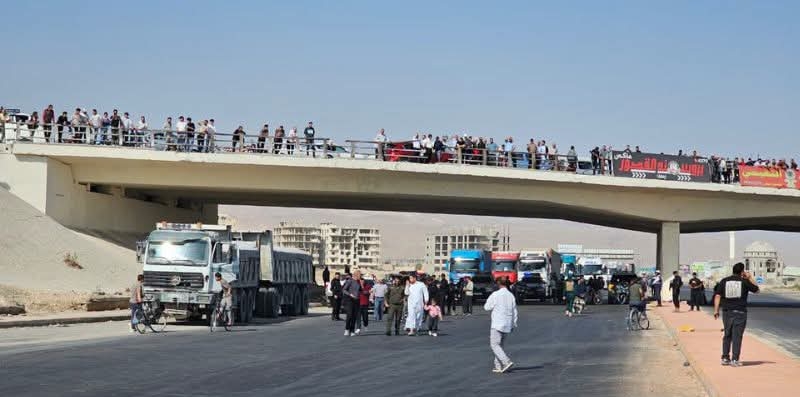 أهالي جوبر يقطعون المتحلق الجنوبي احتجاجاً على تأخر إعادة الإعمار ومطالبات بضمان حقوقهم